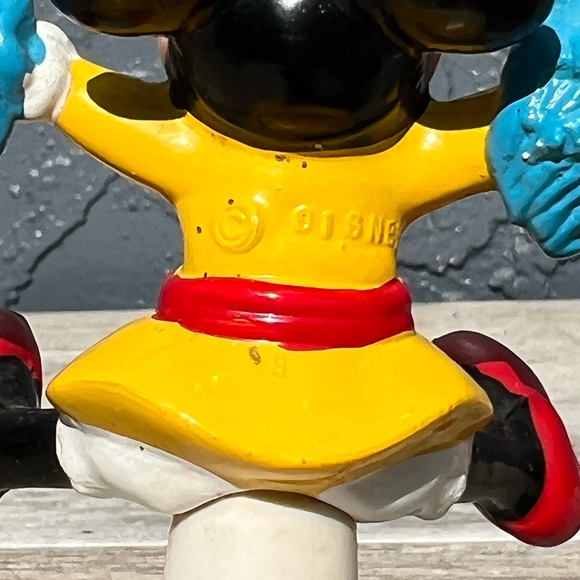 VINTAGE DISNEY MINNIE MOUSE SPRING POP UP TOY - Picture 8 of 8